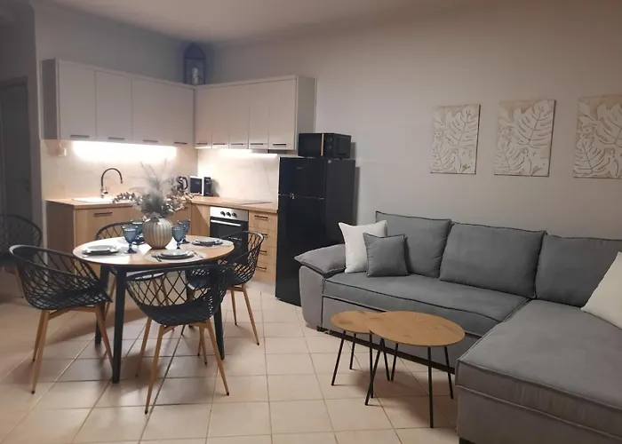 Olena Apartment By Golden Host